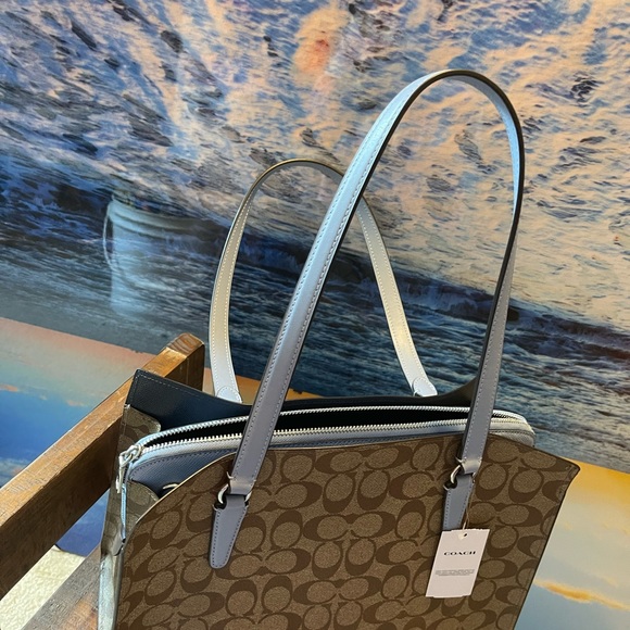 New Coach Handbag - Picture 2 of 12